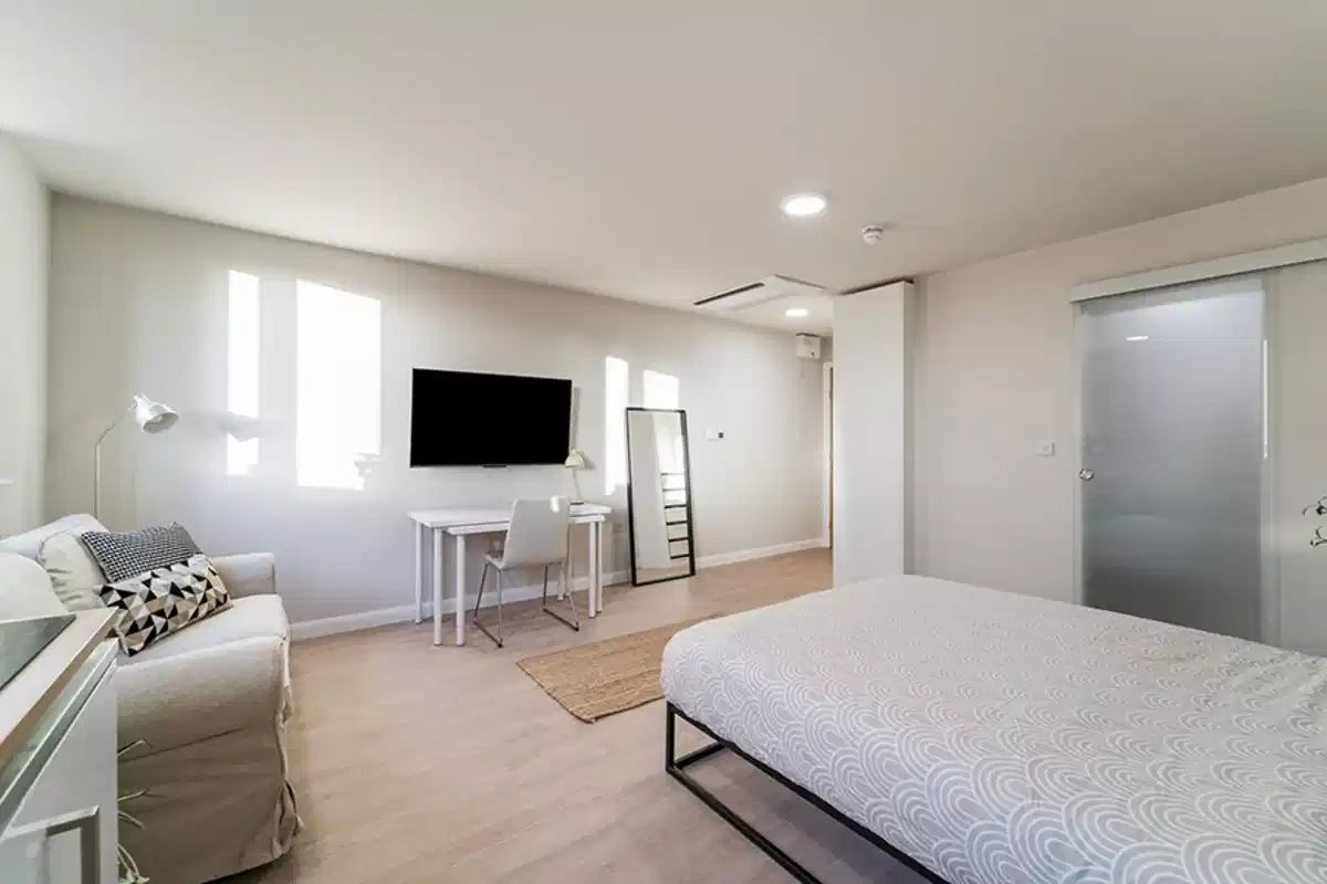 Deluxe - Bedroom