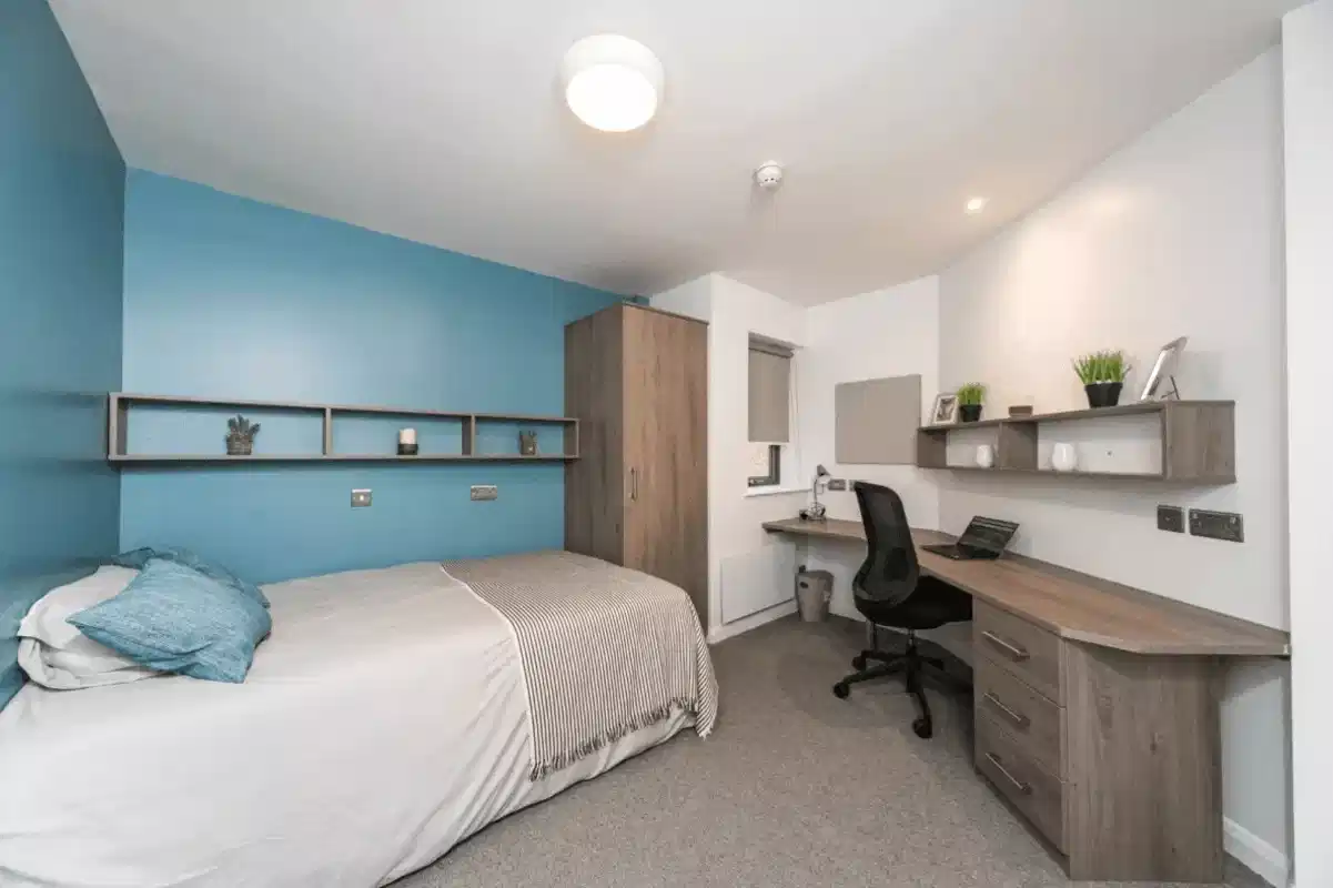 Deluxe Room - Bedroom