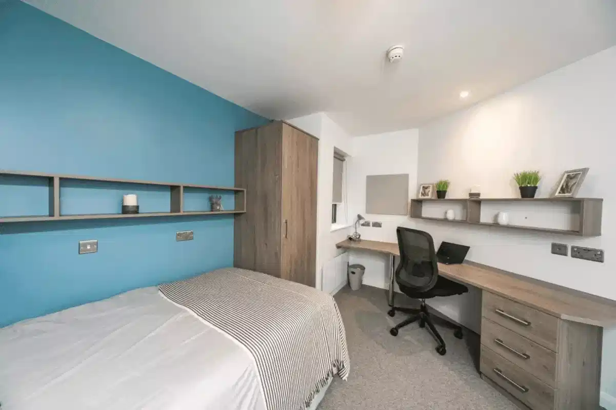 Deluxe Room - Bedroom