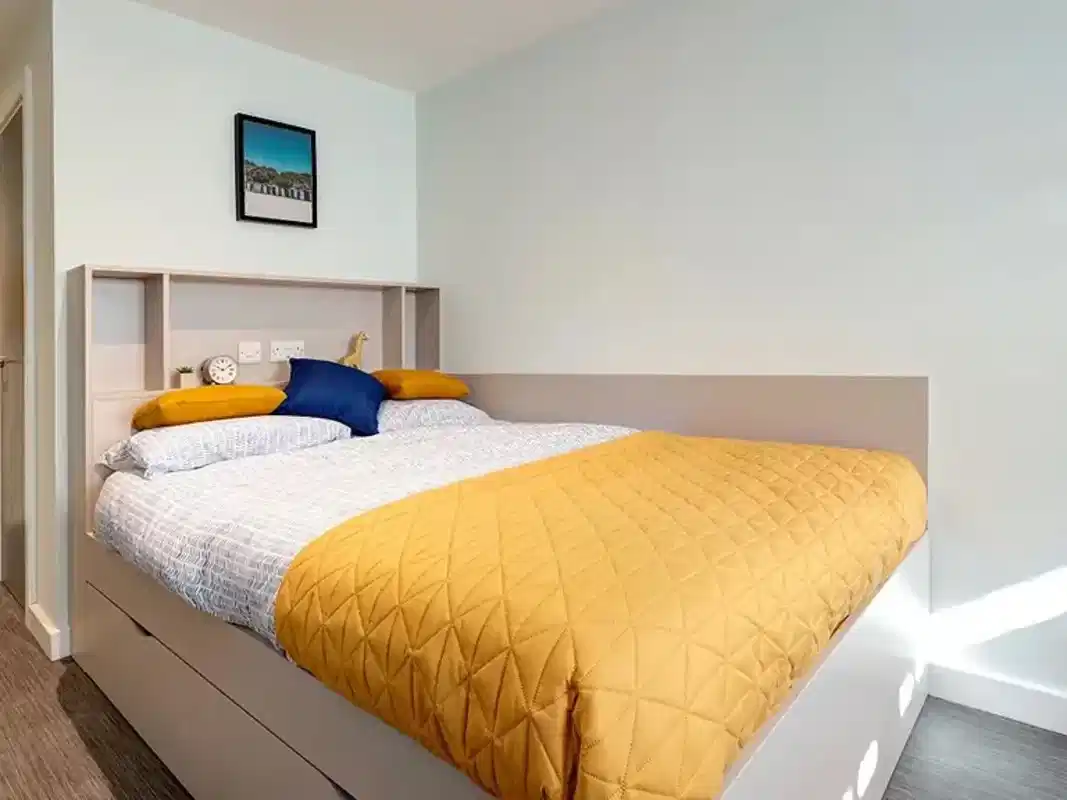 7 Bed Large En-suite - Bedroom