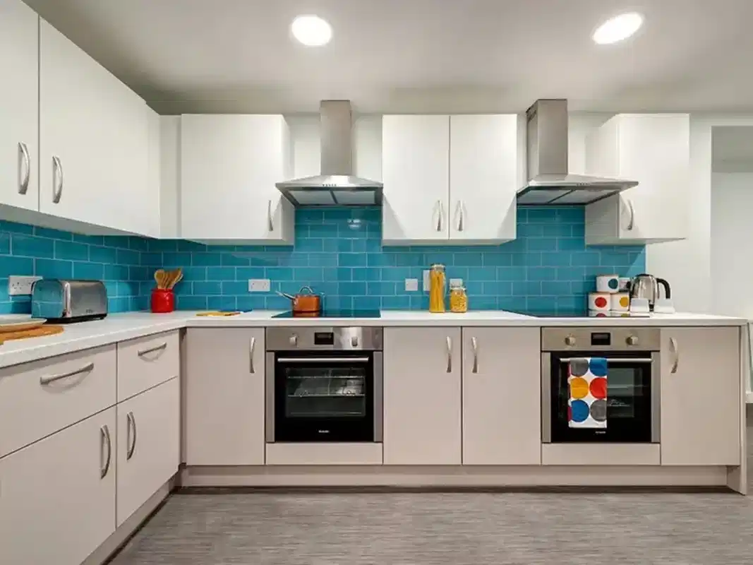 7 Bed Medium En-suite - Kitchen