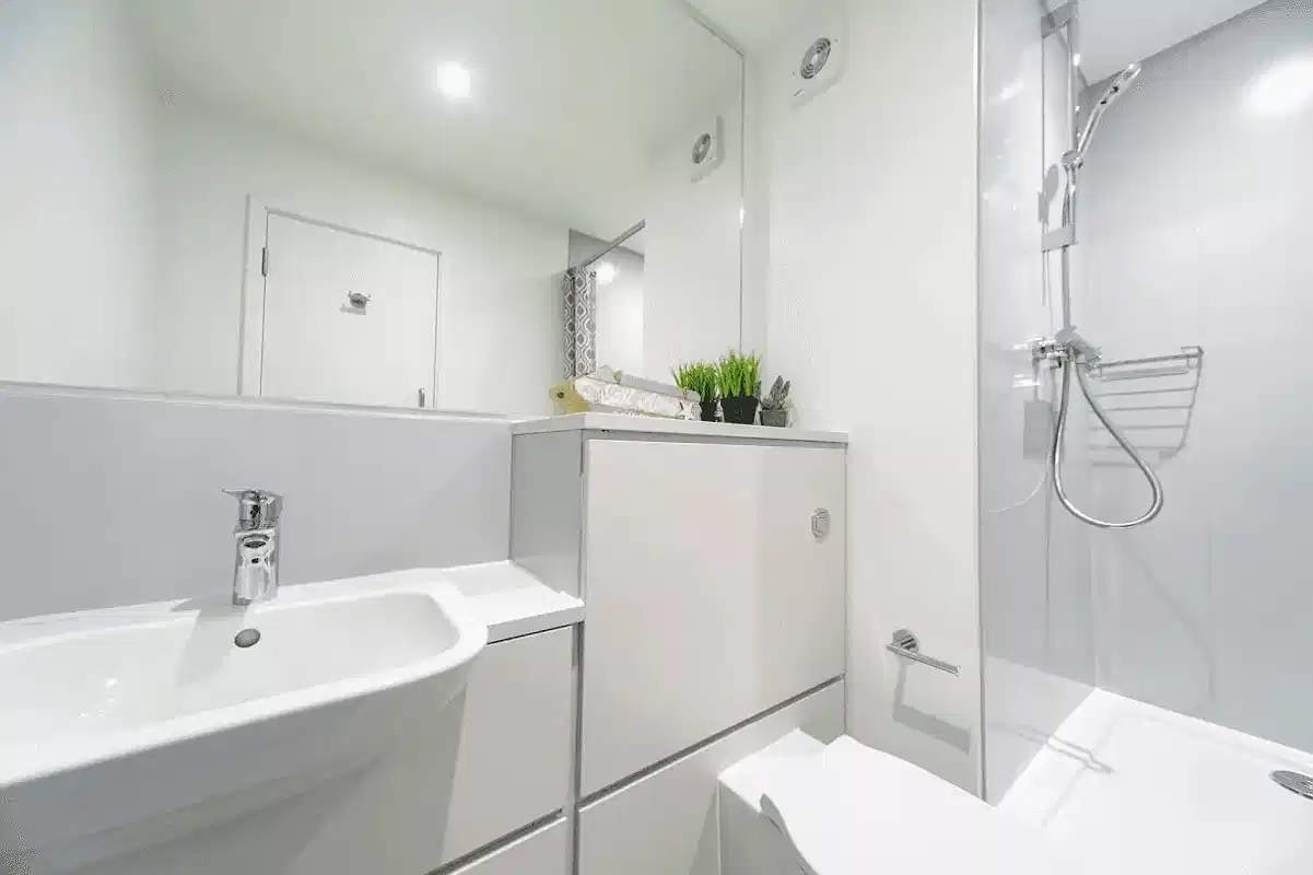 Budget Room - Bathroom