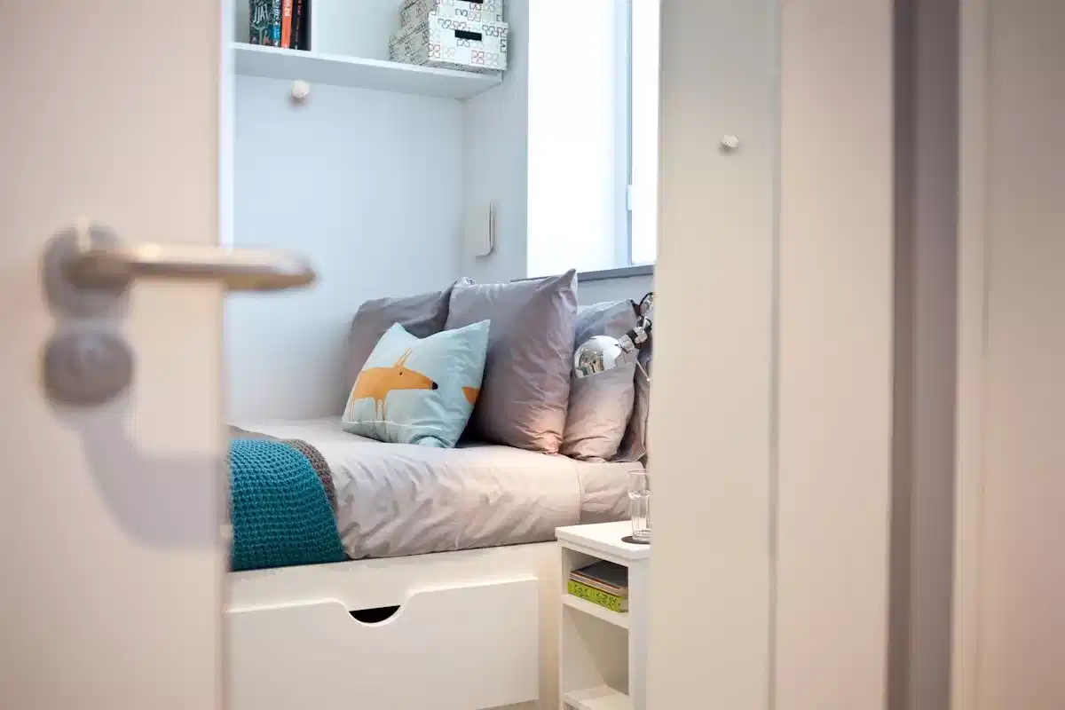 Classic 2 Bed Apartment - Bedroom