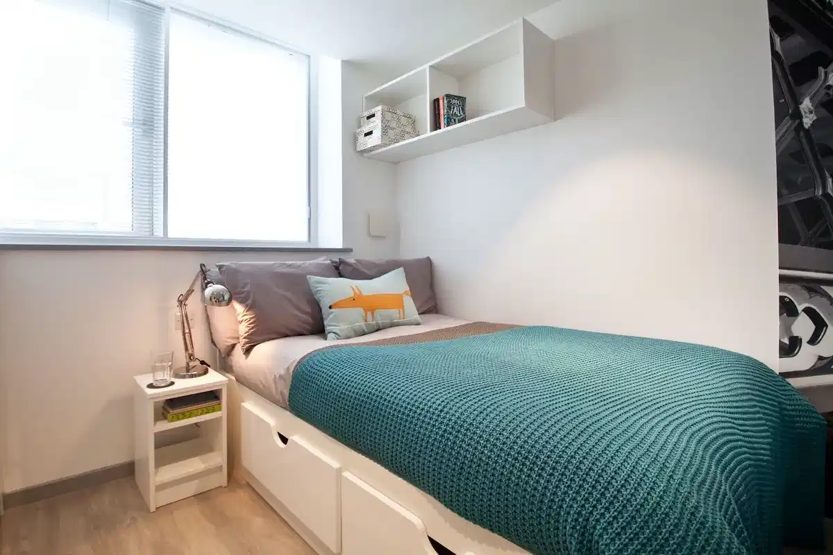 Classic 2 Bed Apartment - Bedroom