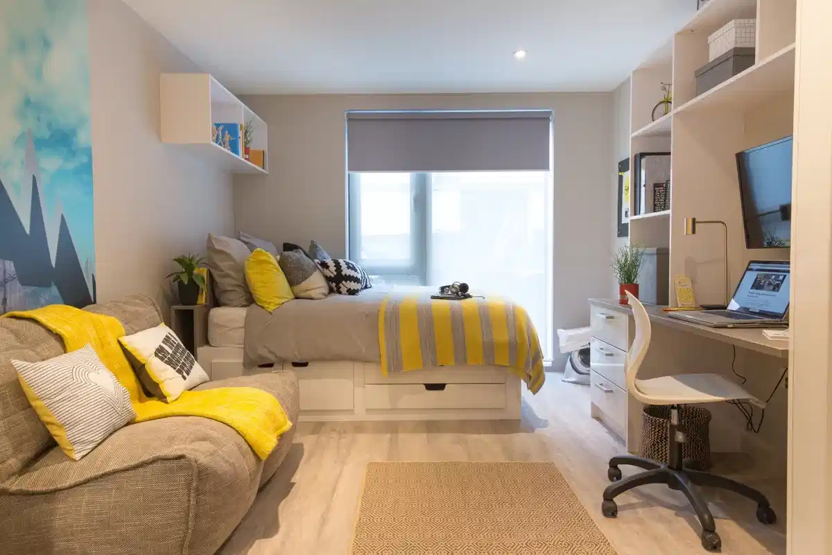Classic 3-4 Bed Apartment - Bedroom
