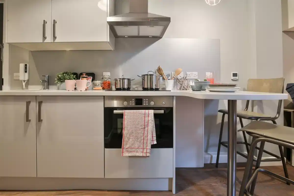 Classic Smaller Studio - Kitchen