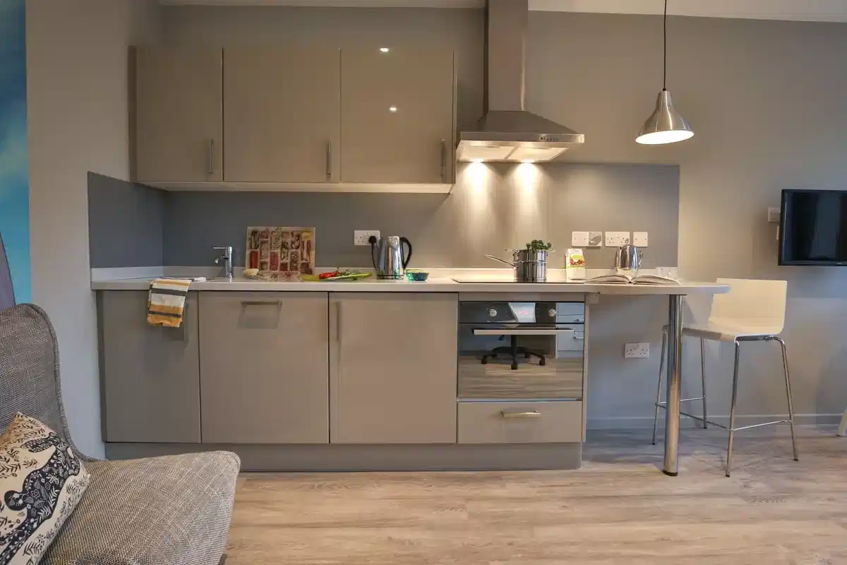 Classic Smaller Studio - Kitchen