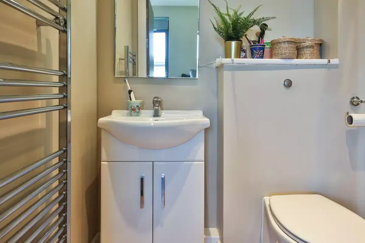 Classic 2 Bed Apartment - Bathroom