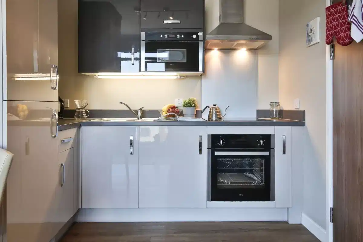 Classic 2 Bed Apartment - Kitchen