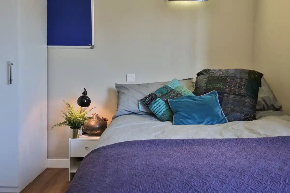Classic 2 Bed Apartment - Bedroom