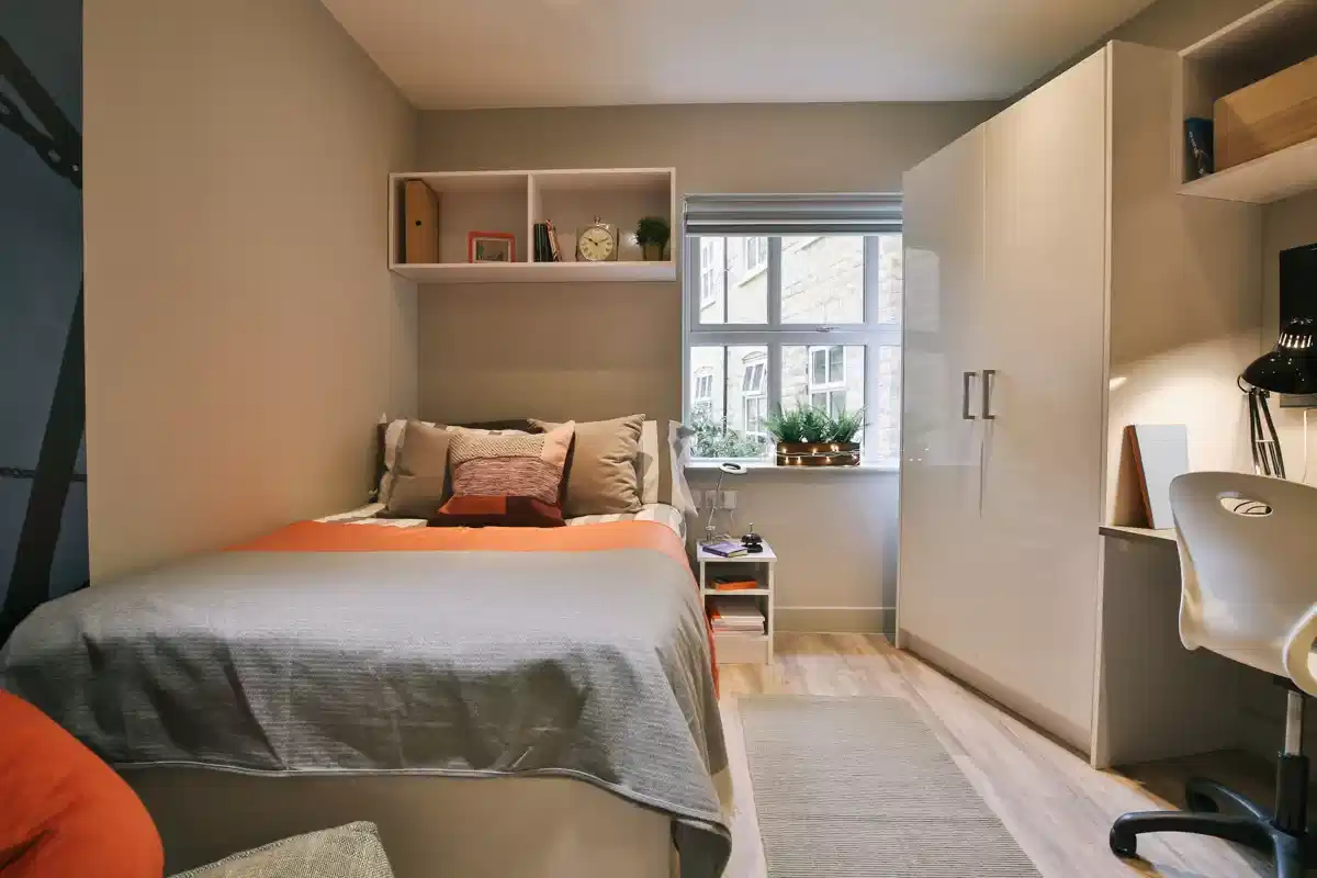 Classic 2 Bed Apartment - Bedroom