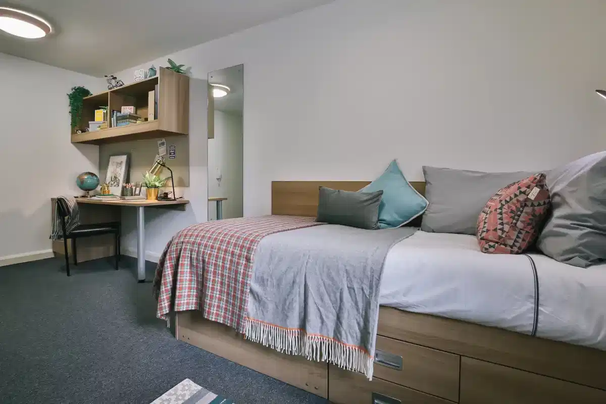 Classic Shared Apartment - Bedroom