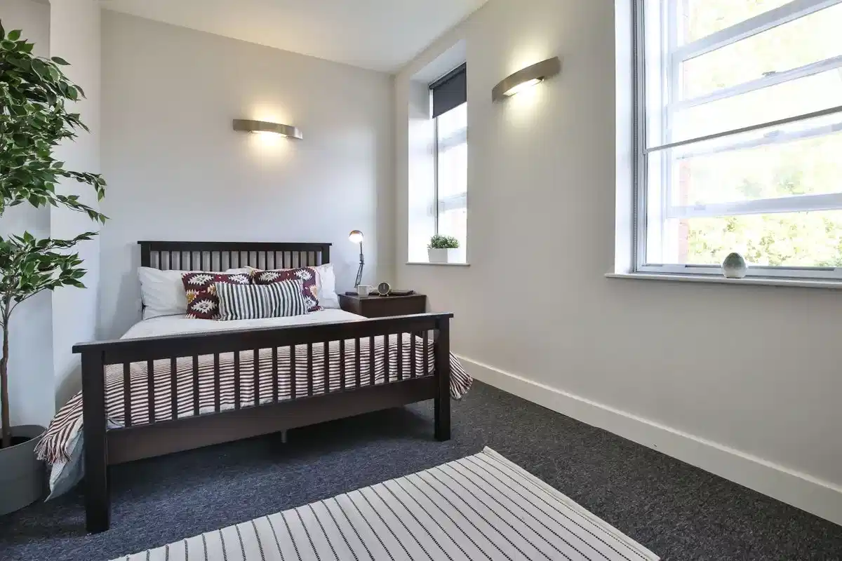 Classic Bigger 1-Bed Apartment - Bedroom