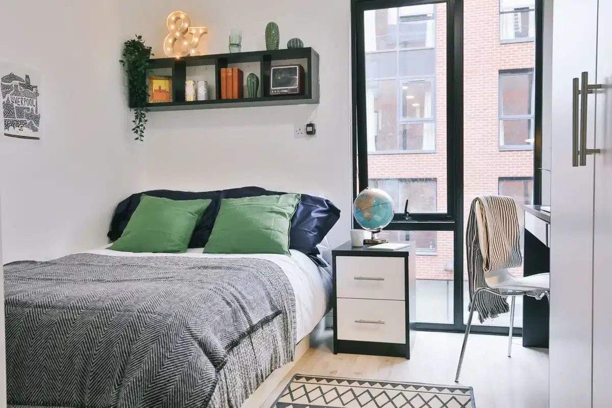 Classic 4 Bed Apartment - Bedroom
