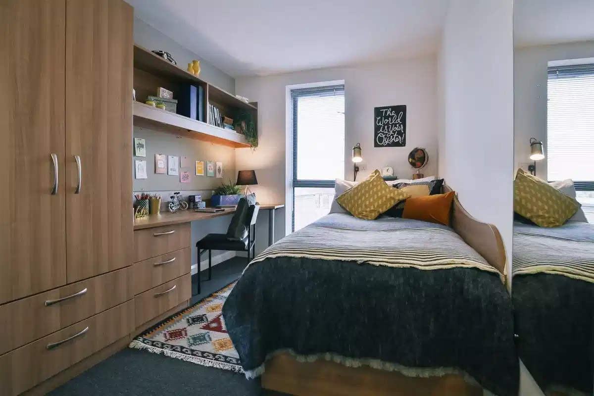 Classic Smaller Shared Apartment - Single Bed - Bedroom