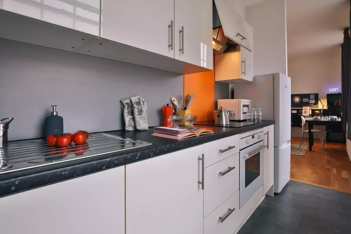 Classic 3-4 Bed Apartment - Kitchen