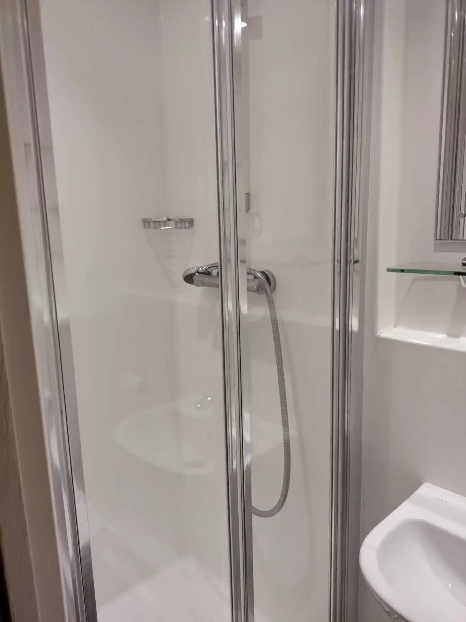 Classic 2 Bed Apartment - Bathroom