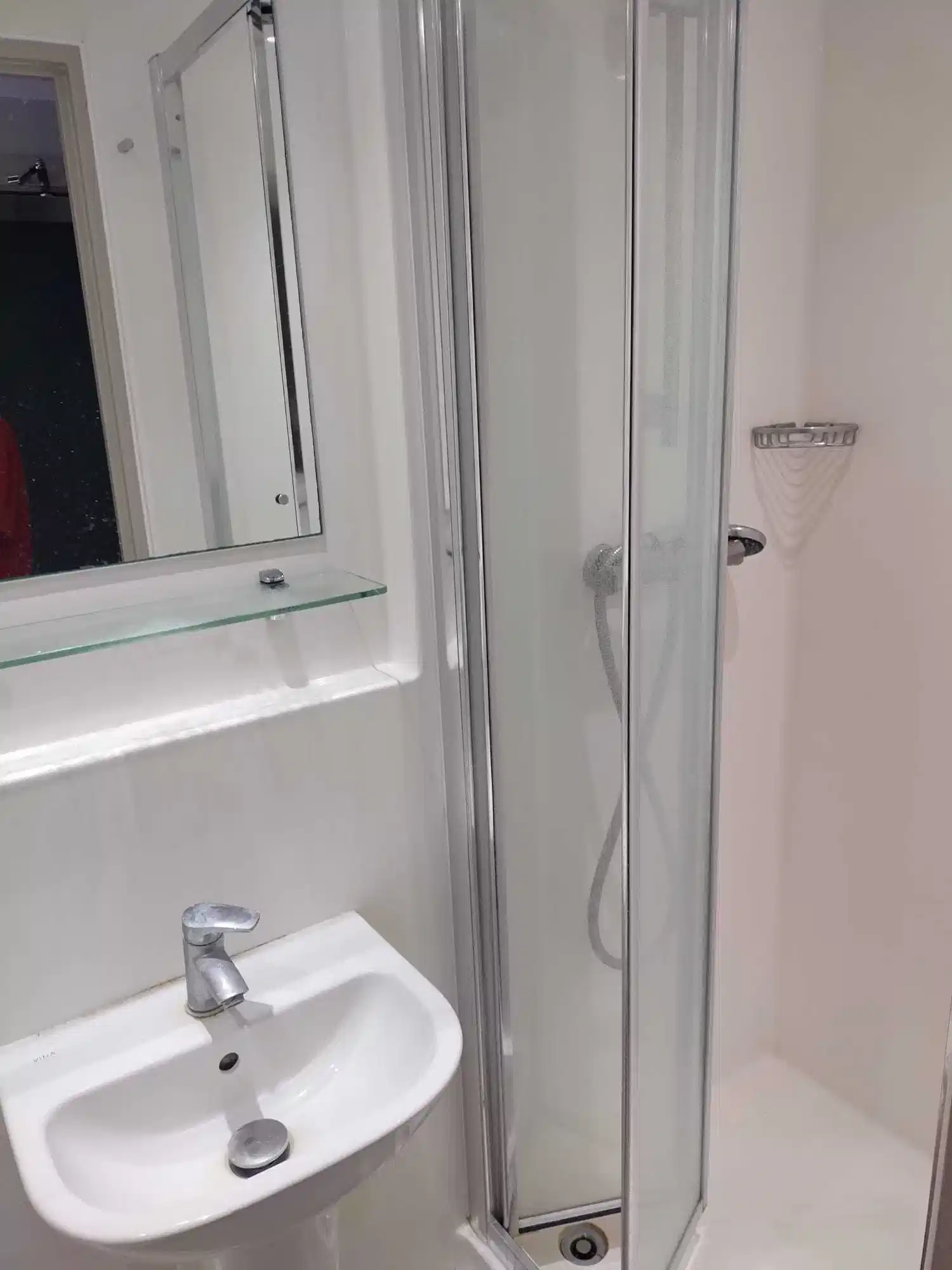 Classic 2 Bed Apartment - Bathroom