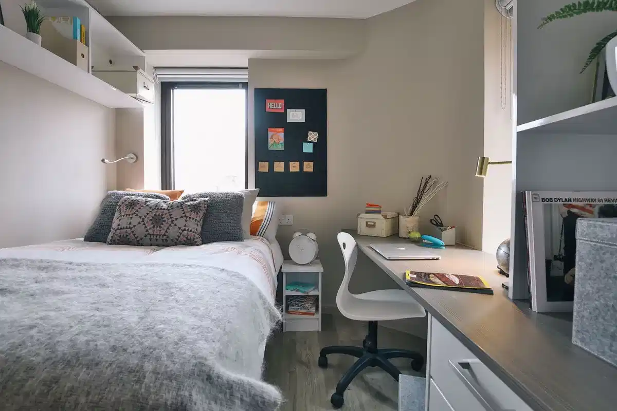 Classic 2 Bed Apartment - Bedroom