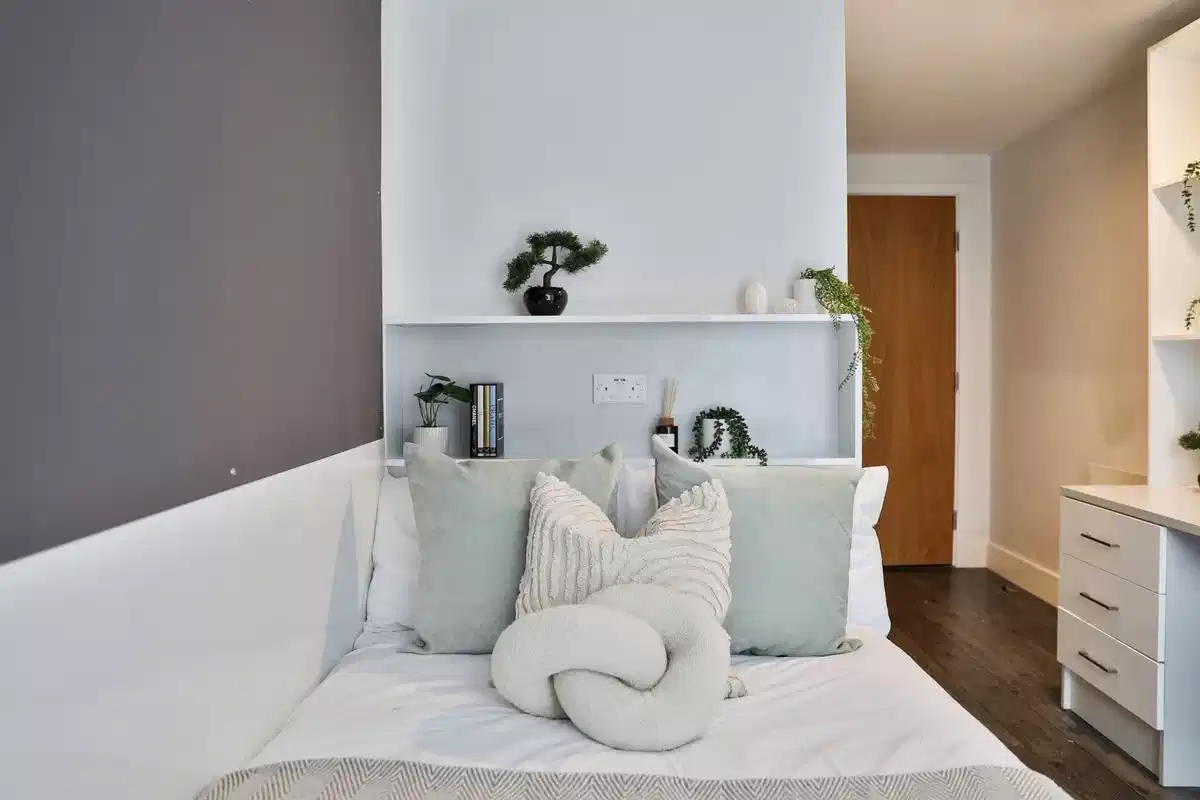Classic Shared Apartment - Bedroom