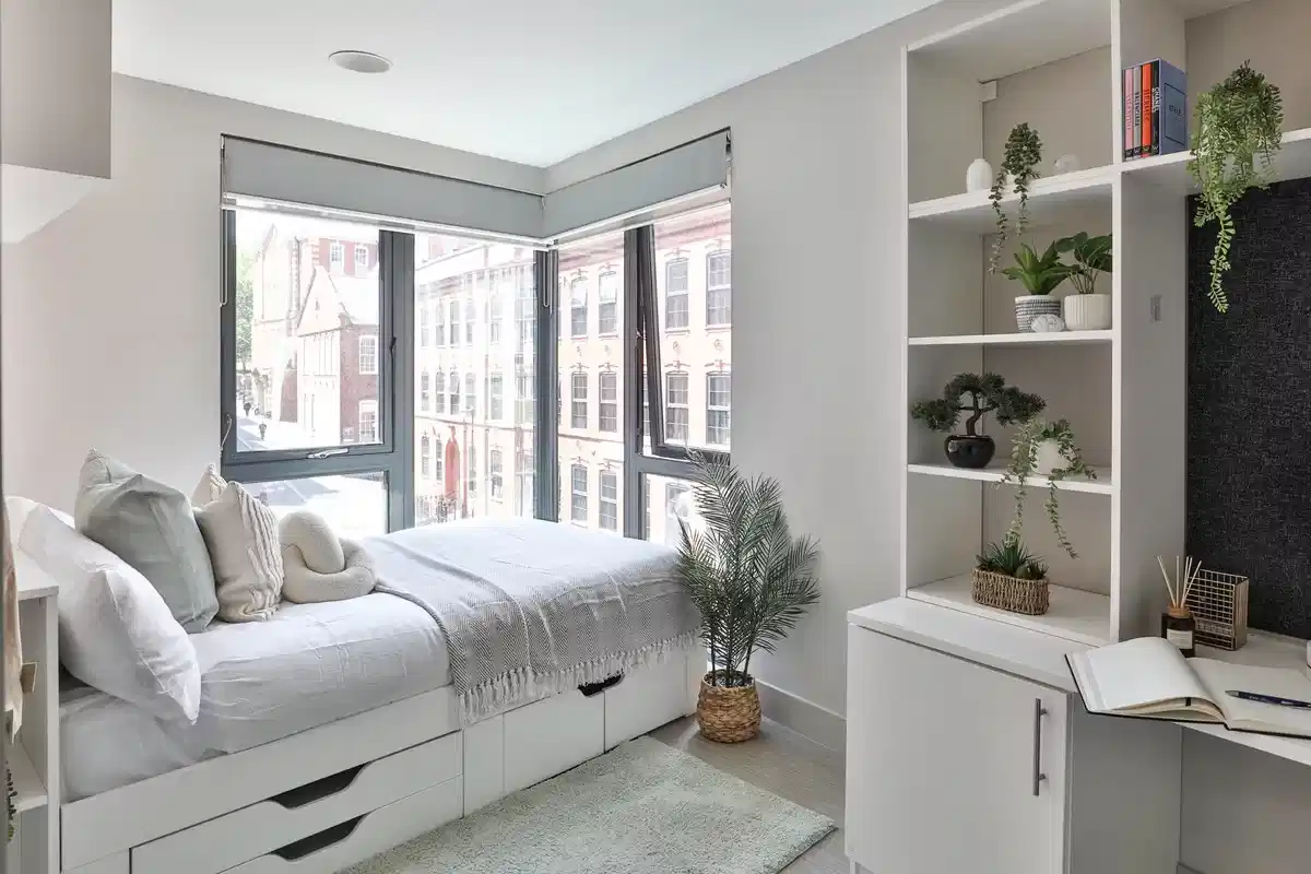 Classic 2 Bed Apartment - Bedroom