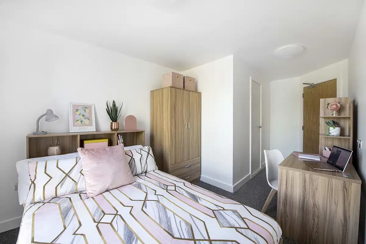 Deluxe Ensuite - Bedroom