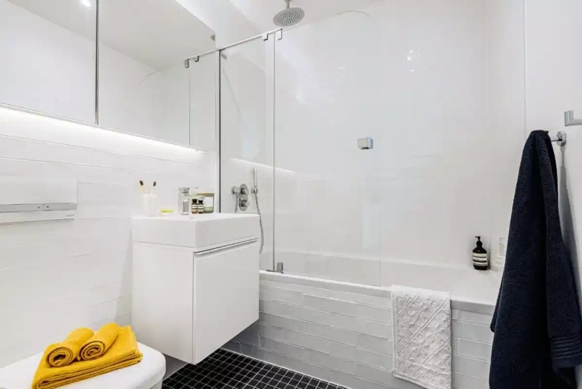 1 Bedroom Standard Flat - Bathroom
