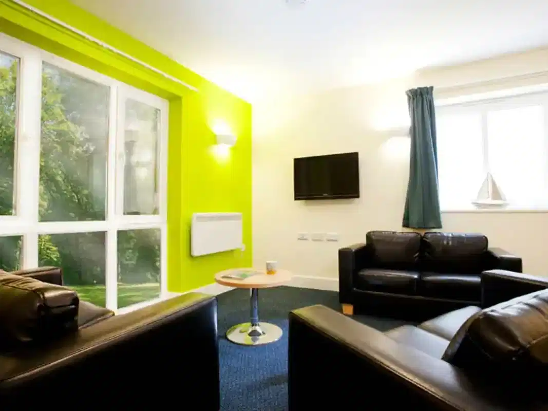 7-Bed Cluster Large Ensuite - Common Area
