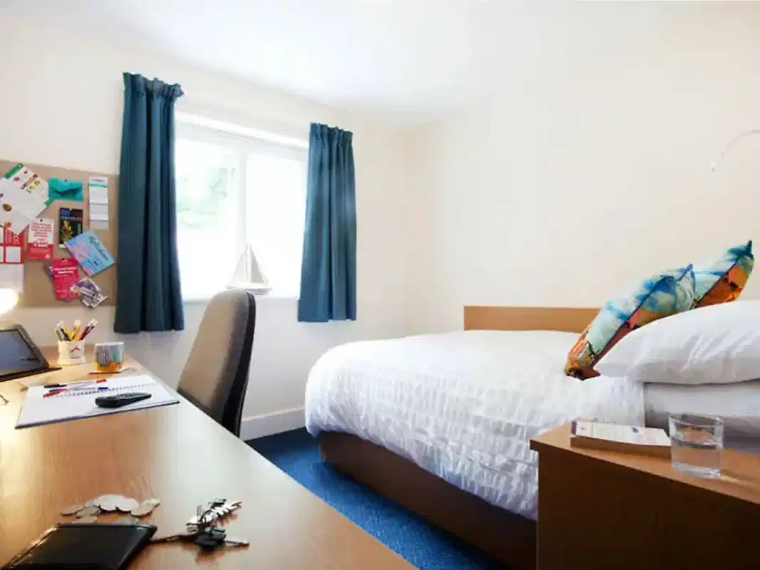 7-Bed Cluster Standard Ensuite - Bedroom