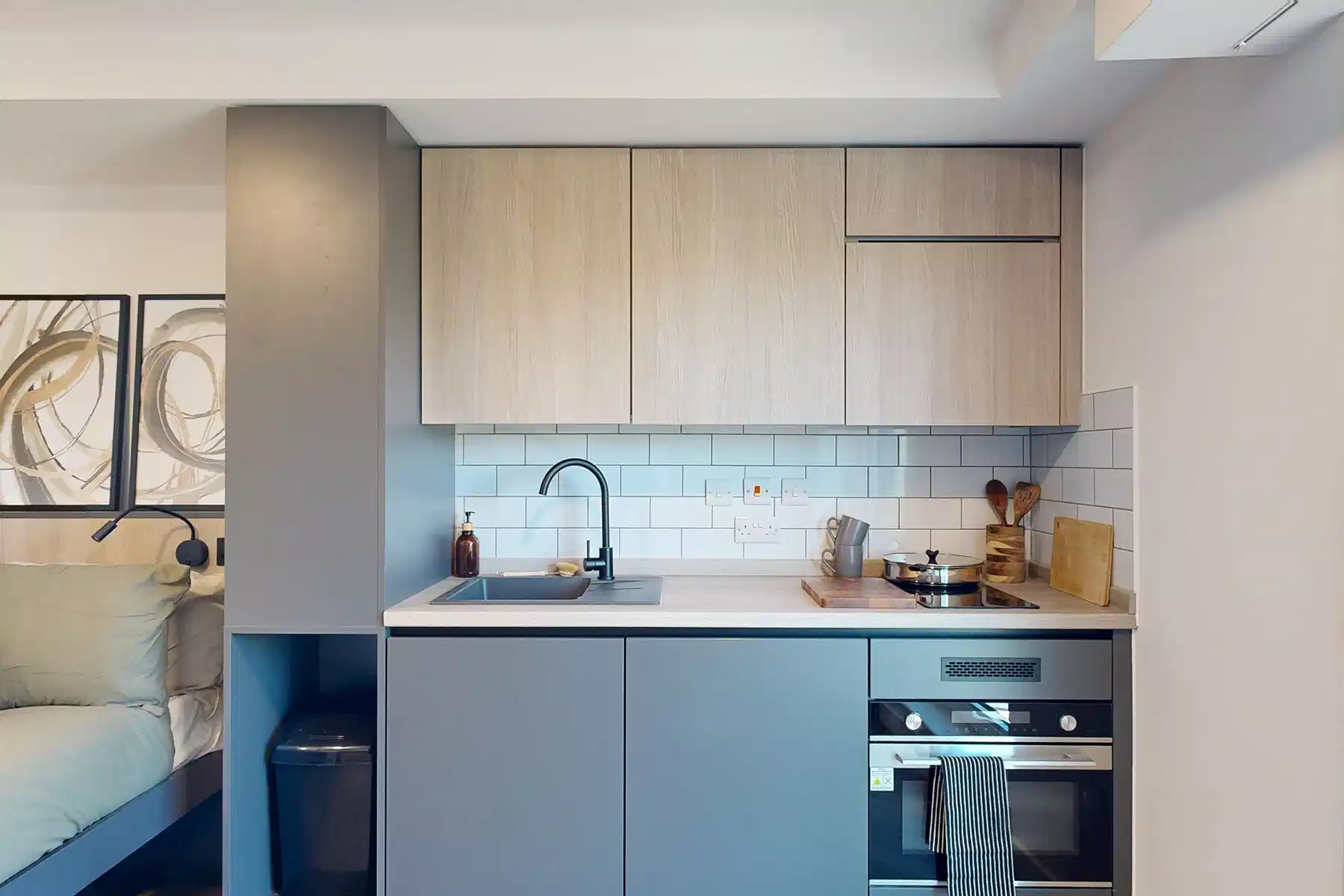 Premium Studio - Kitchen