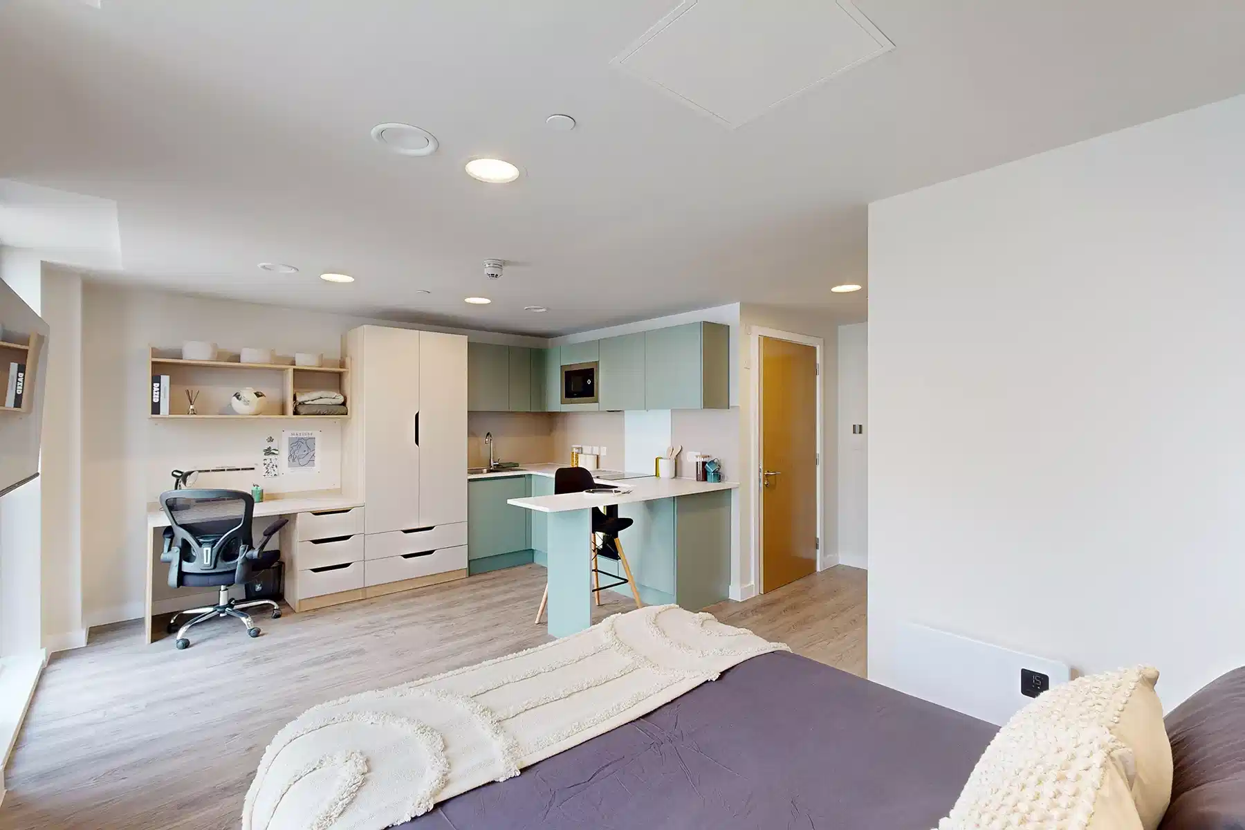 Superior Plus Studio - Bedroom