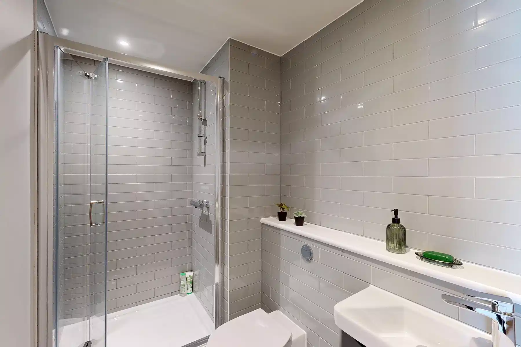 Superior Plus Studio - Bathroom