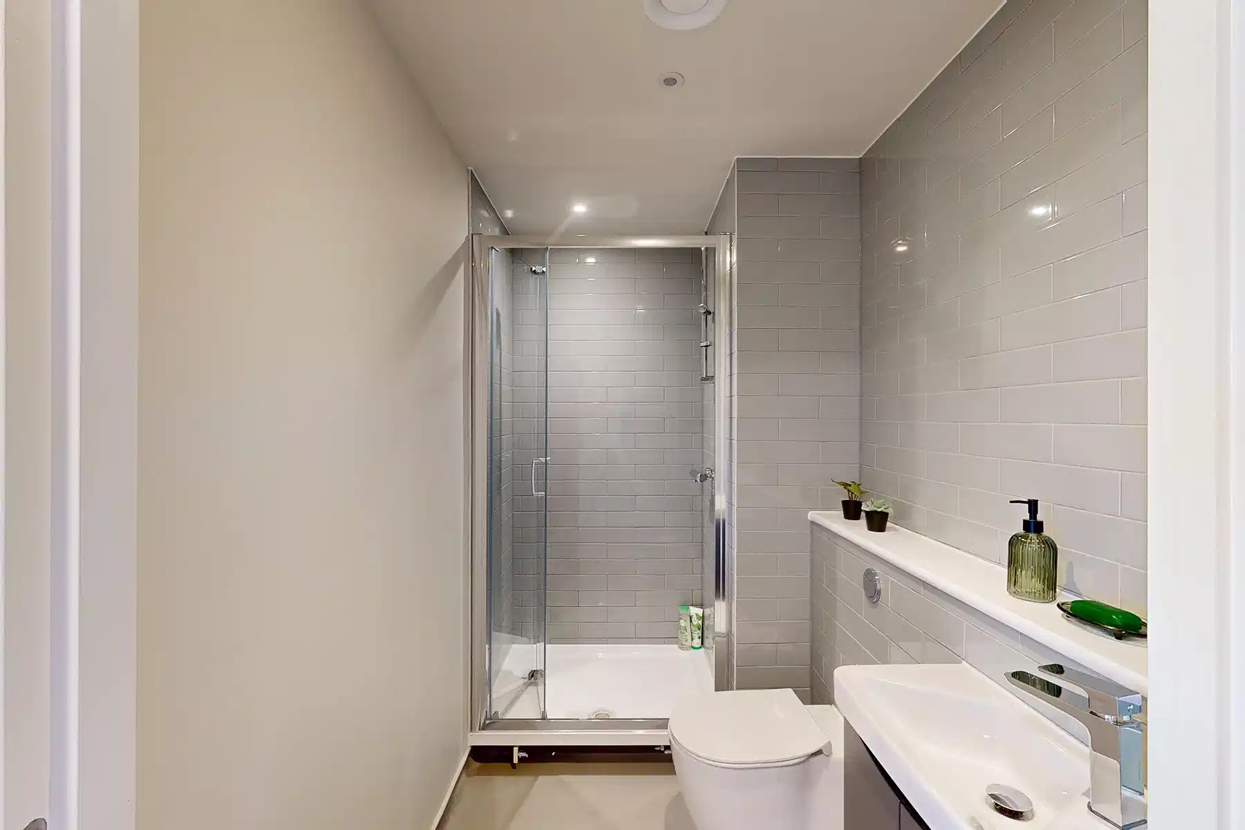 Superior Plus Studio - Bathroom