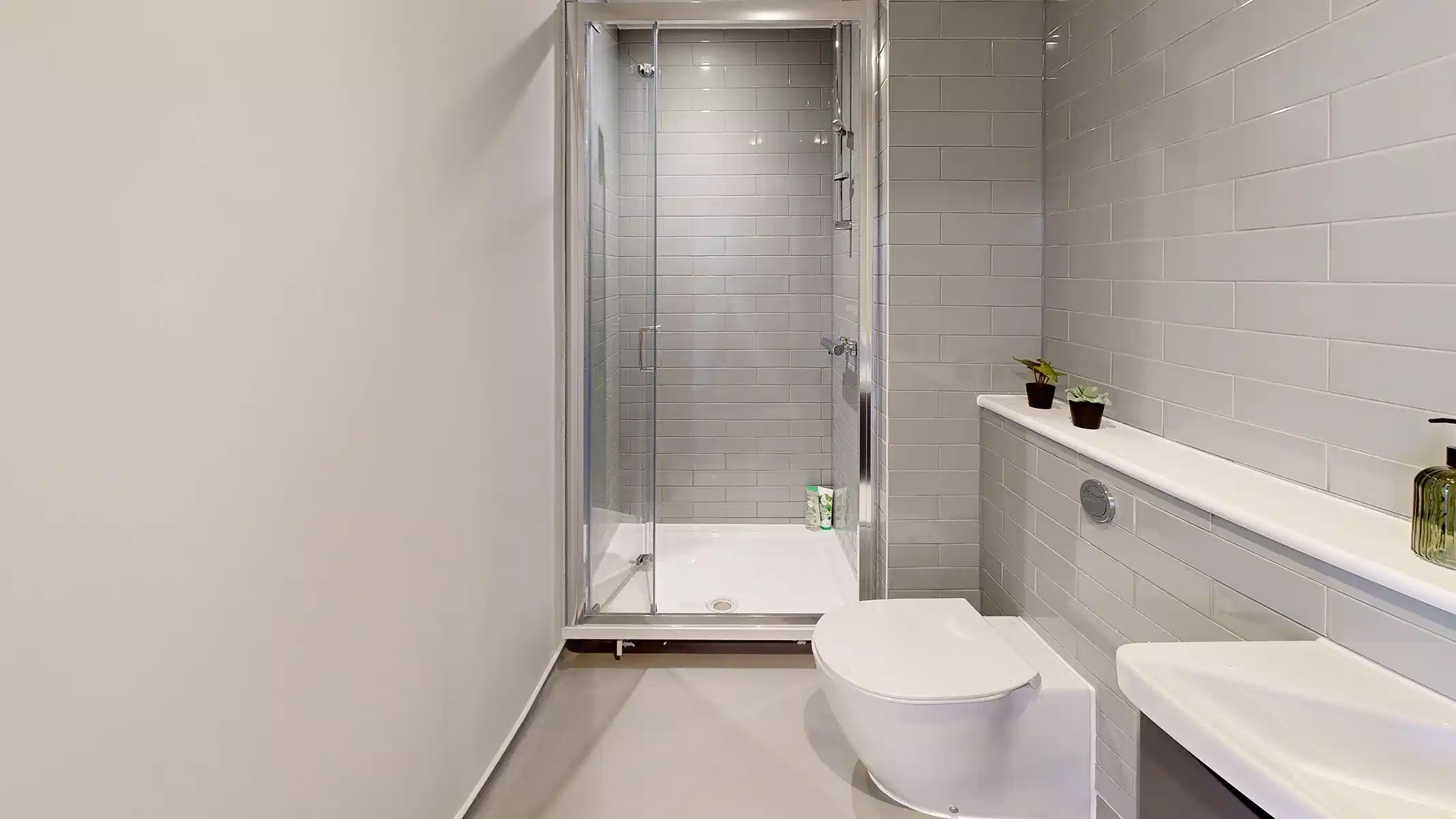 Superior Plus Studio - Bathroom