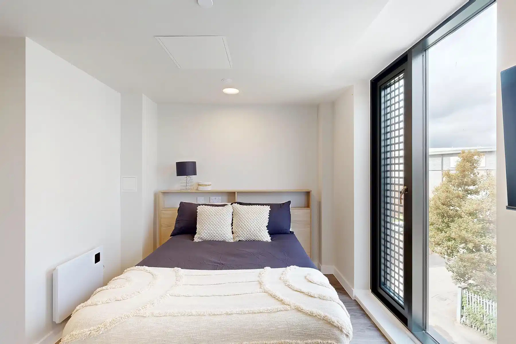 Superior Plus Studio - Bedroom