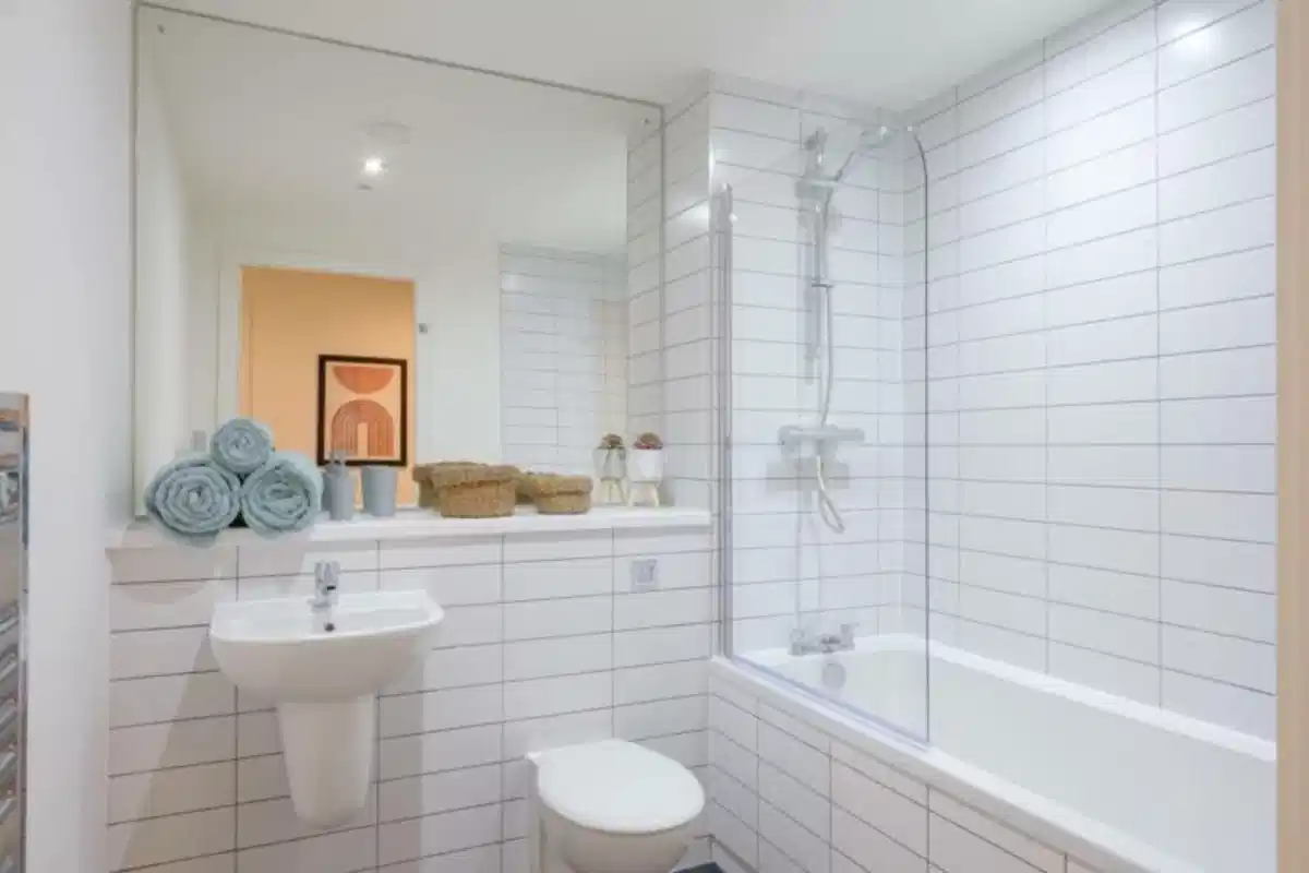 Studio - Bathroom