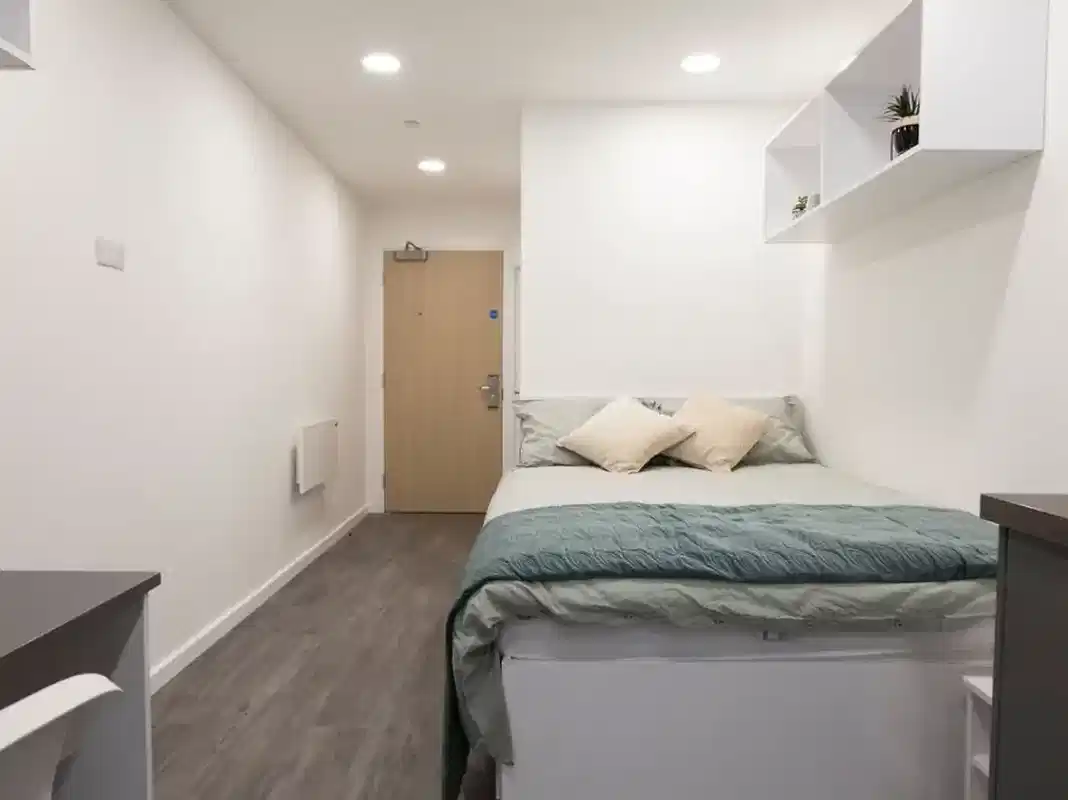 Classic Lower Studio - Bedroom