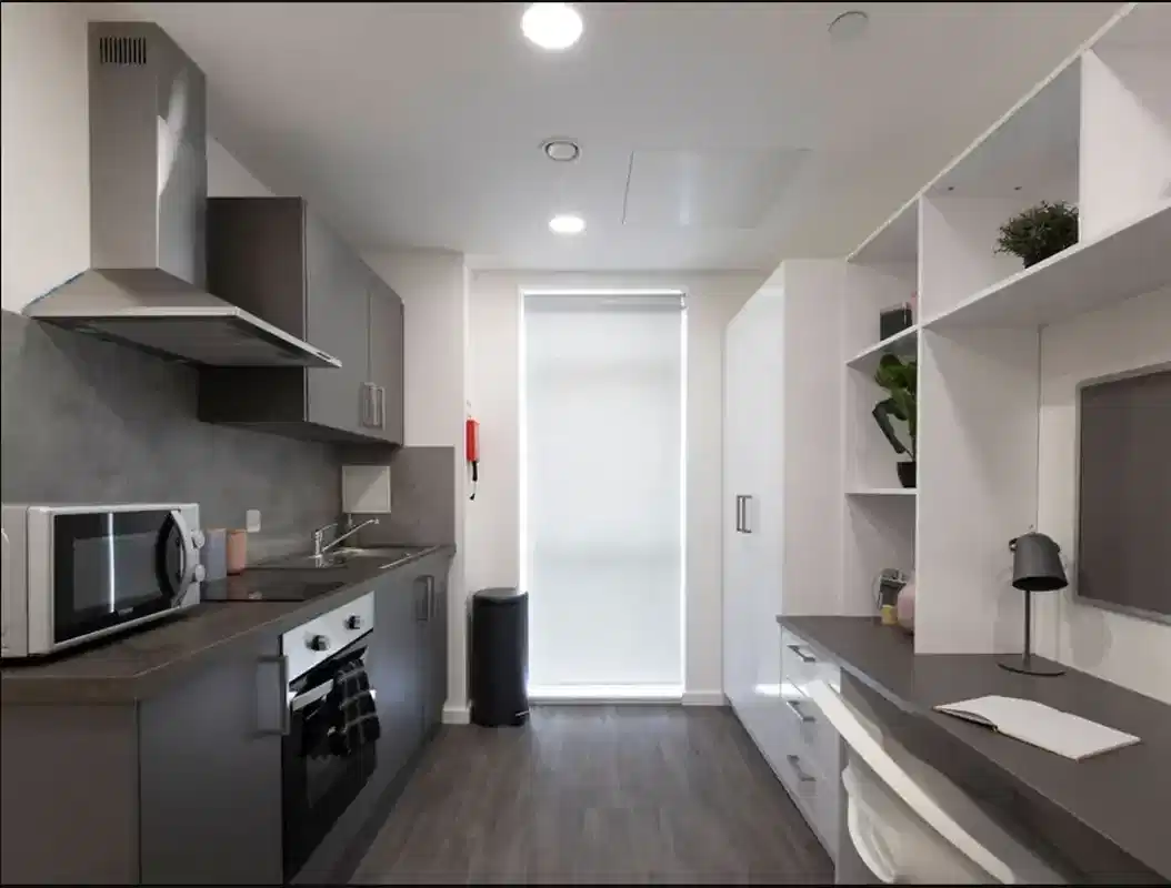 Classic Upper Studio - Kitchen