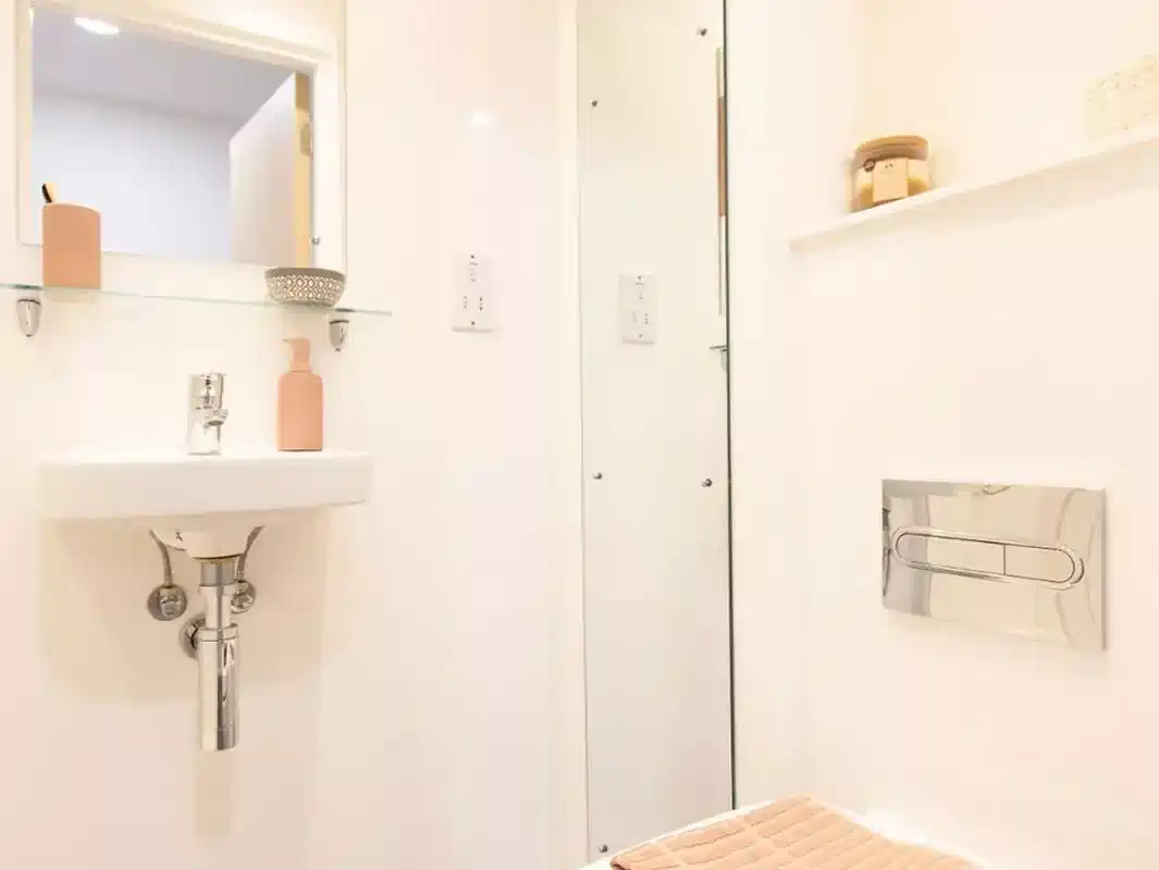 Classic Upper Studio - Bathroom
