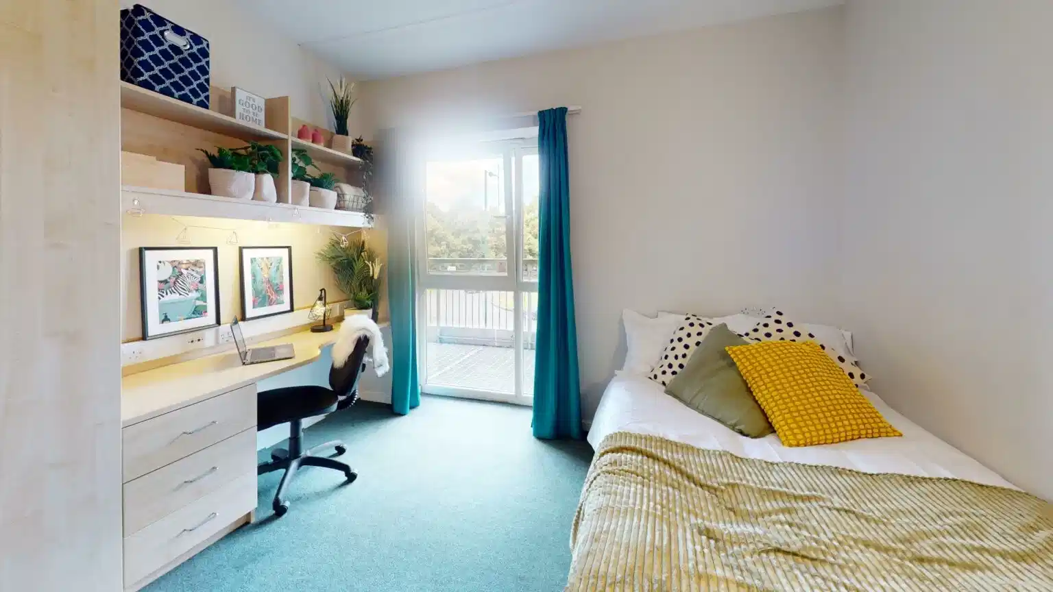 Large Ensuite Studio - Bedroom
