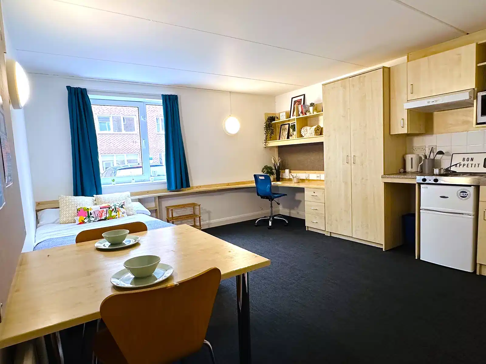 Large Ensuite Studio - Amenities