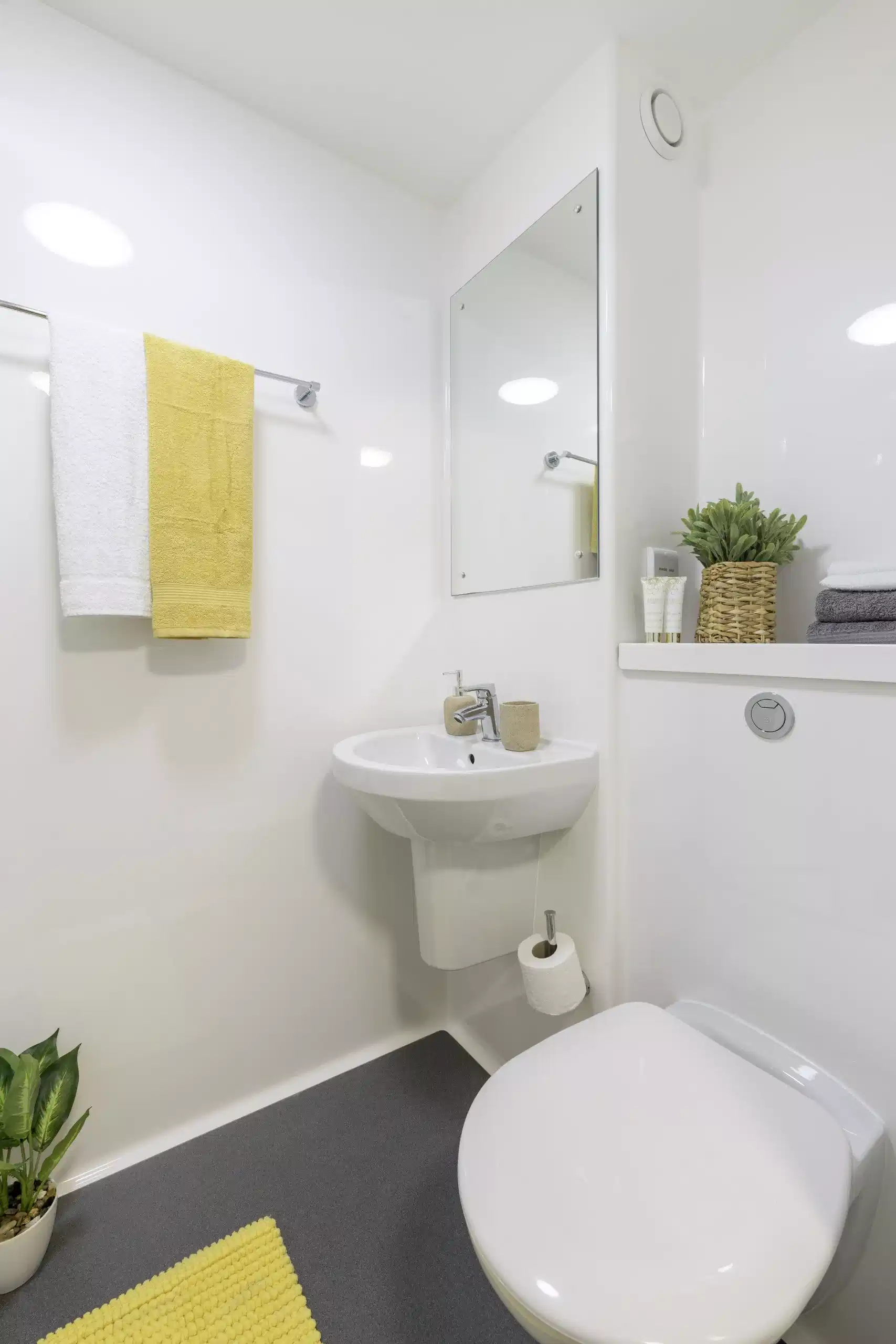 Standard En-suite | Bryson Court - Bathroom
