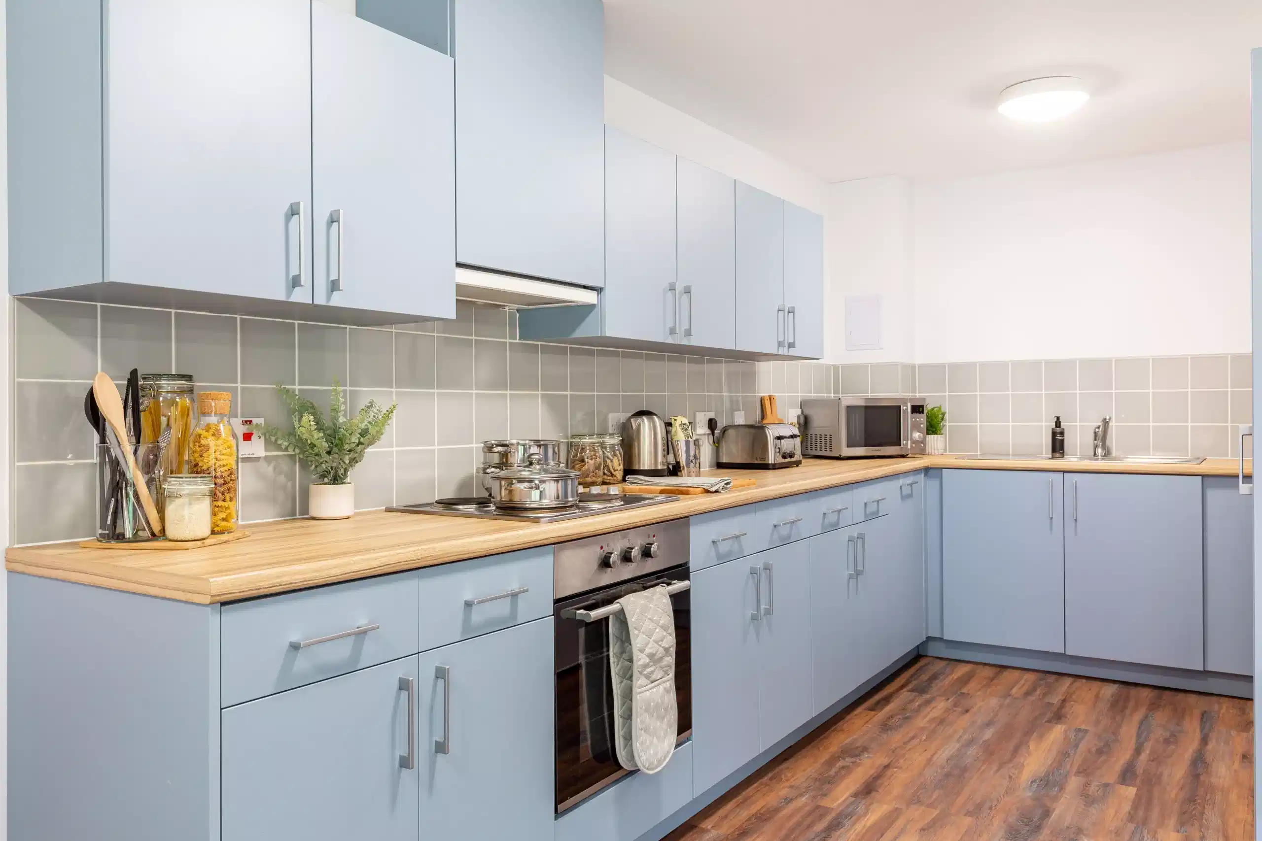 Standard En-suite | Bryson Court - Kitchen