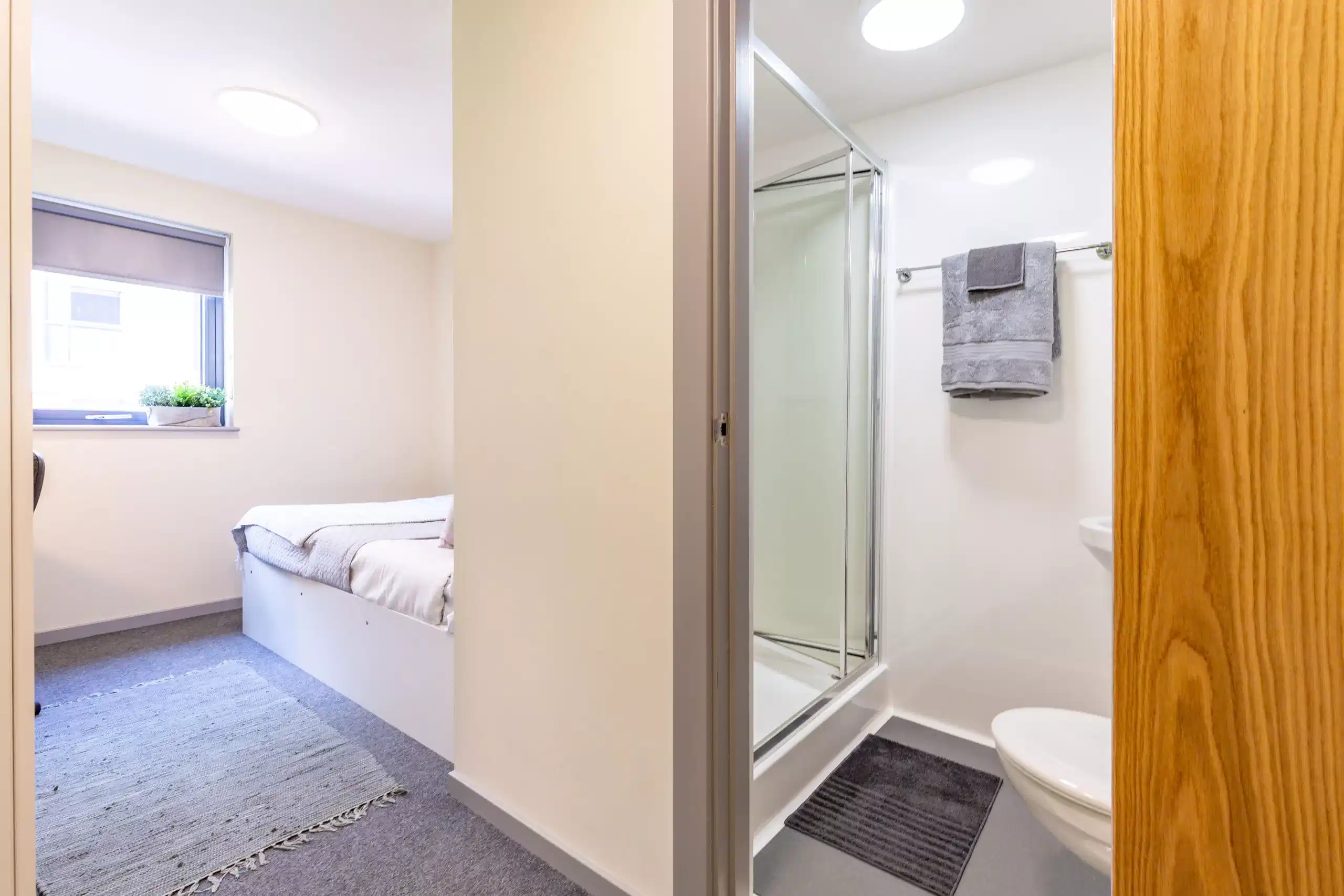 Standard En-suite | Bryson Court - Bathroom