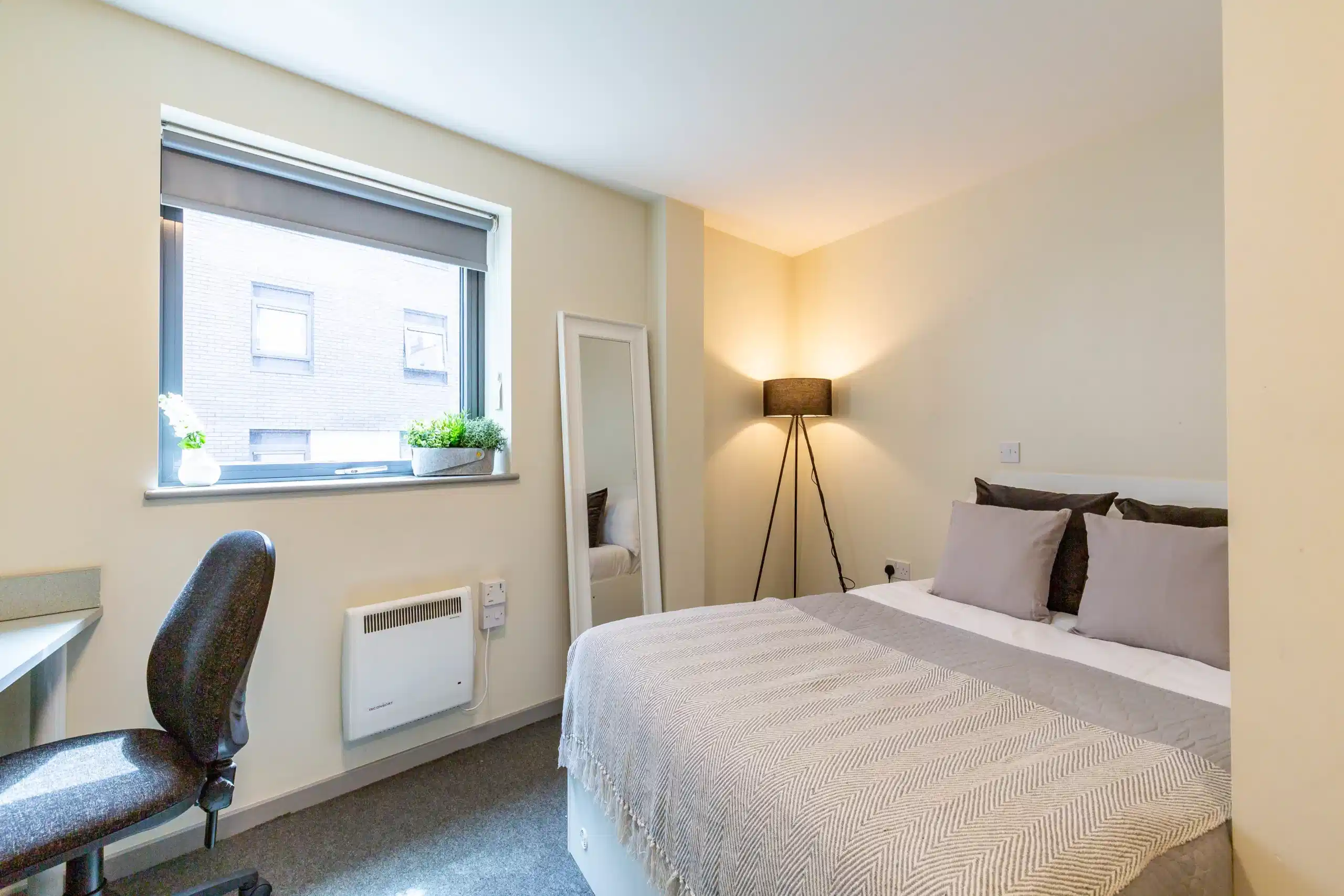 Standard Plus En-suite | Bryson Court - Bedroom