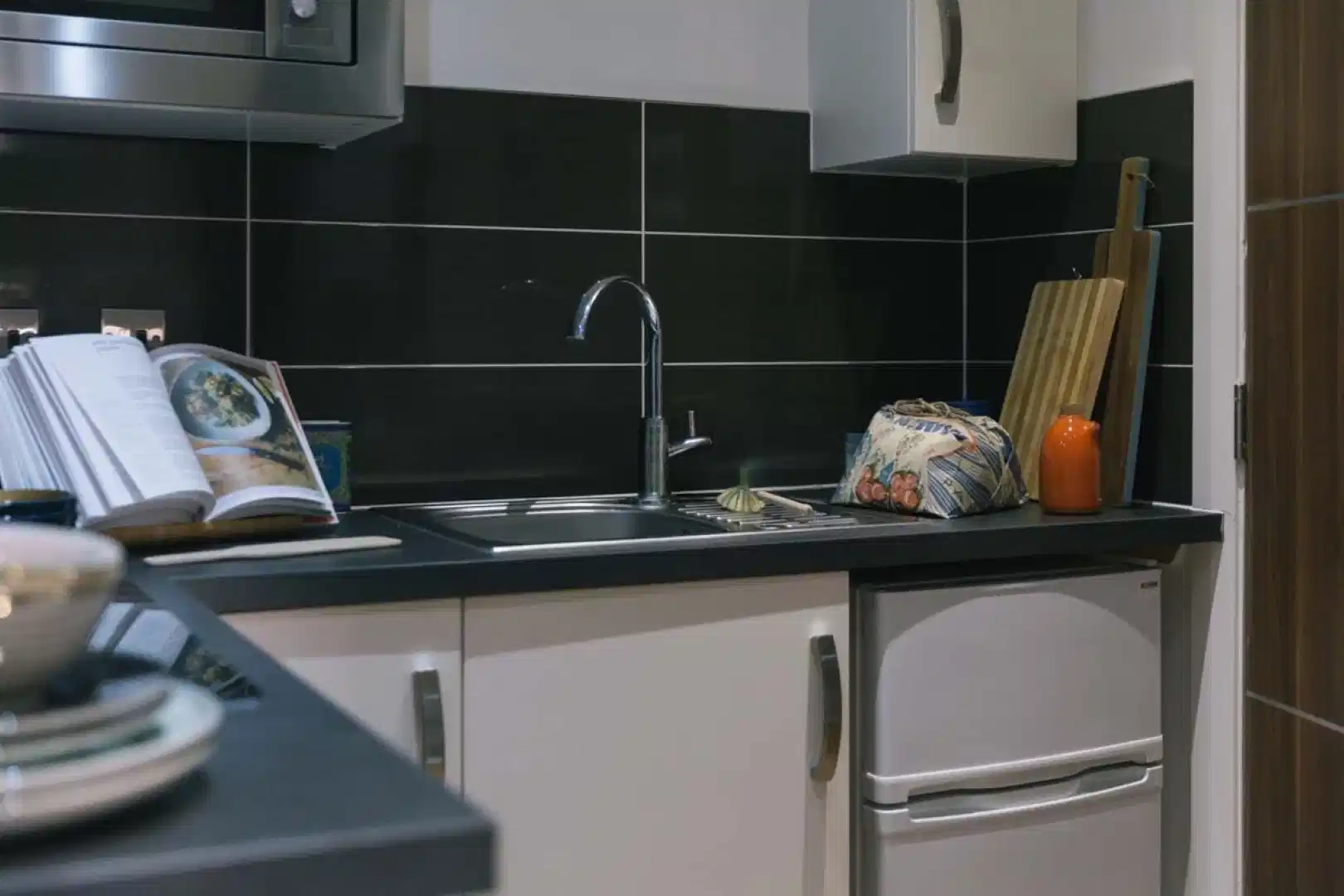 Classic Studio - Kitchen