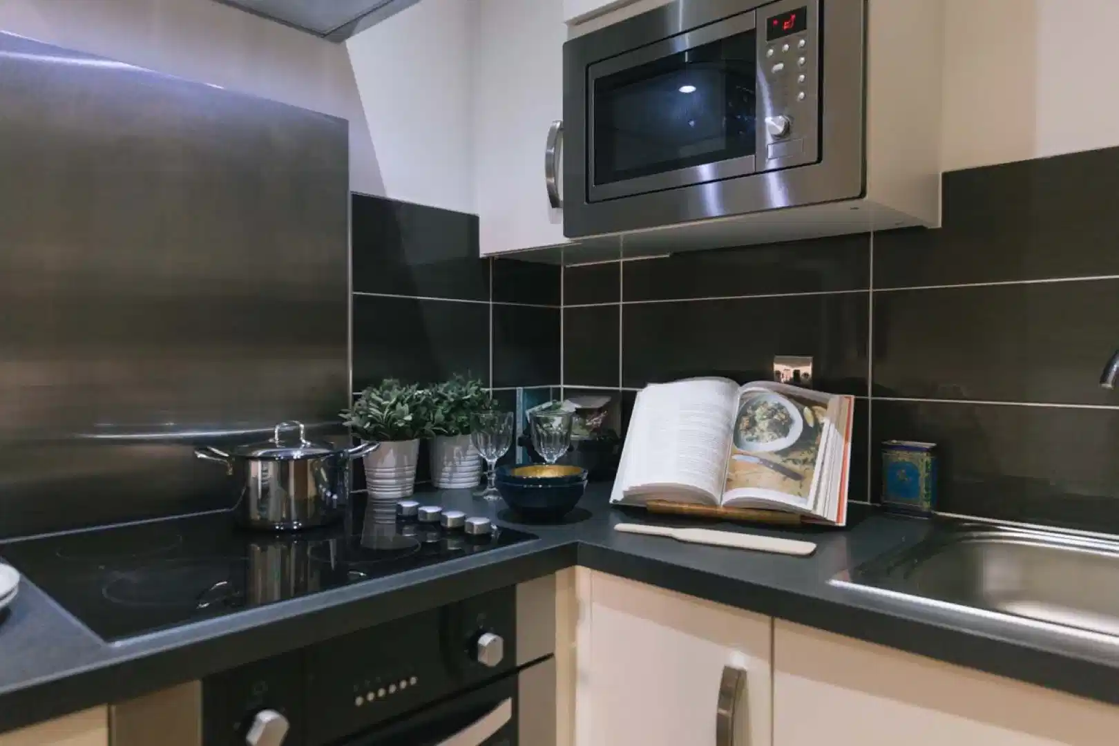 Classic Studio - Kitchen