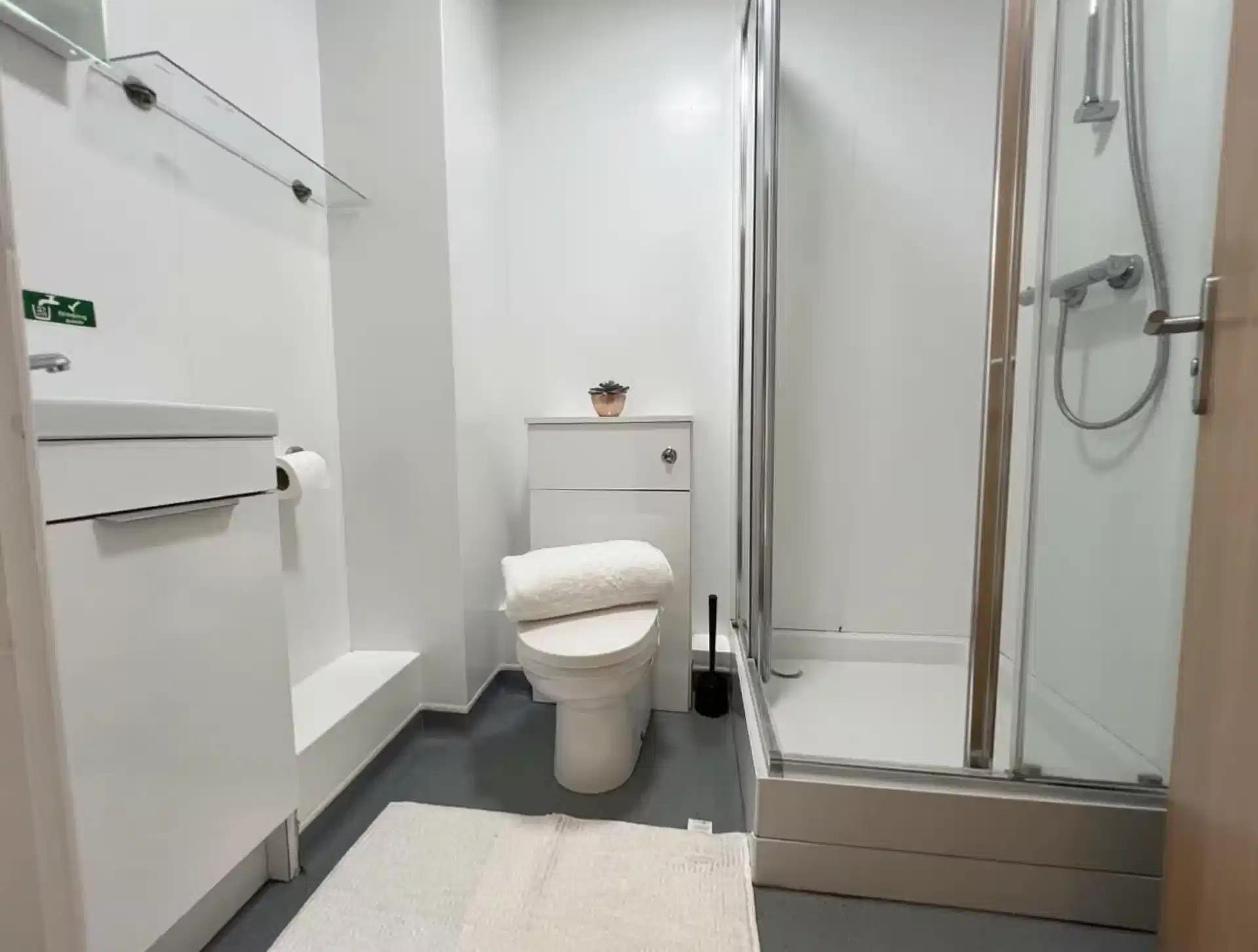 Standard Ensuite - Bathroom