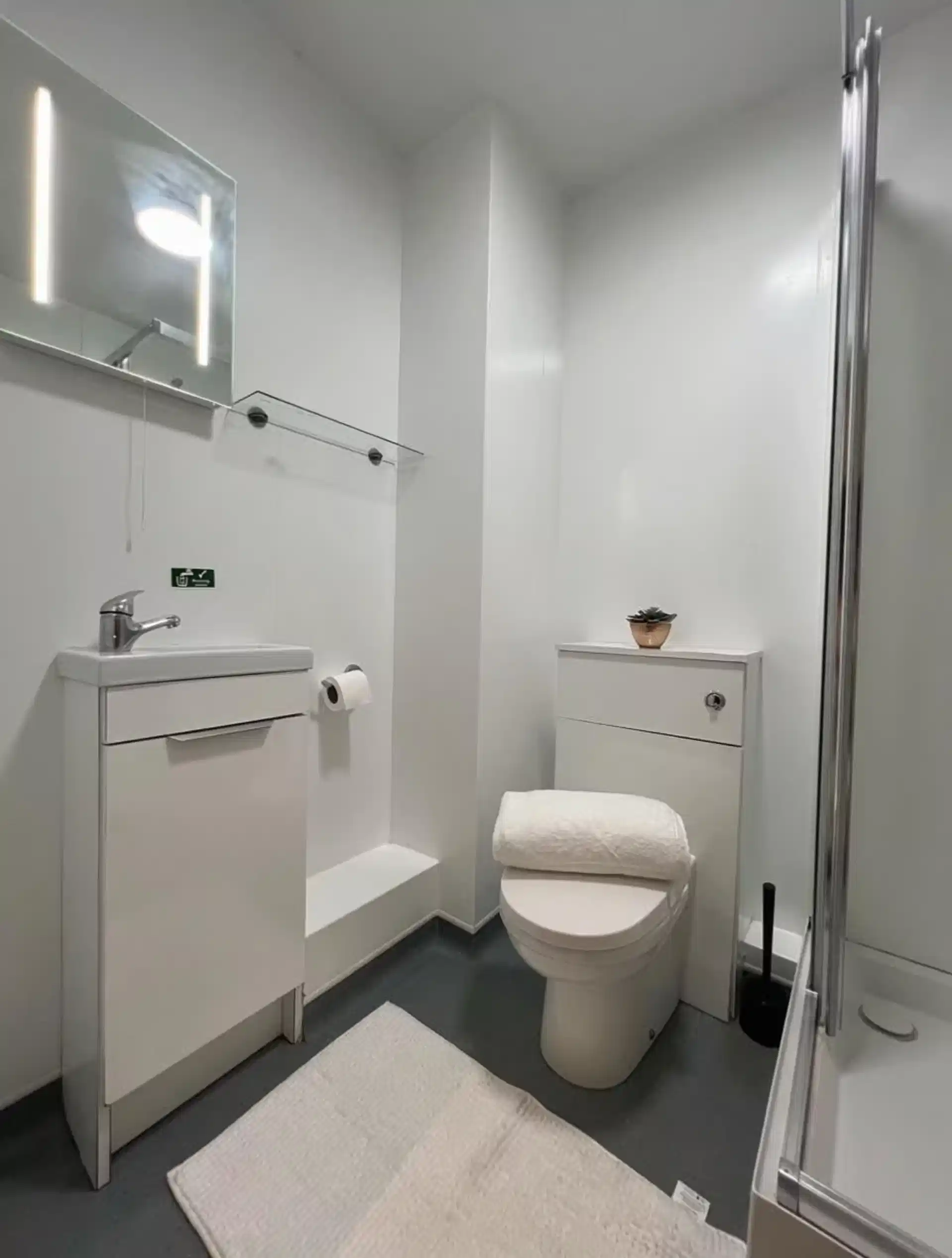 Standard Ensuite - Bathroom