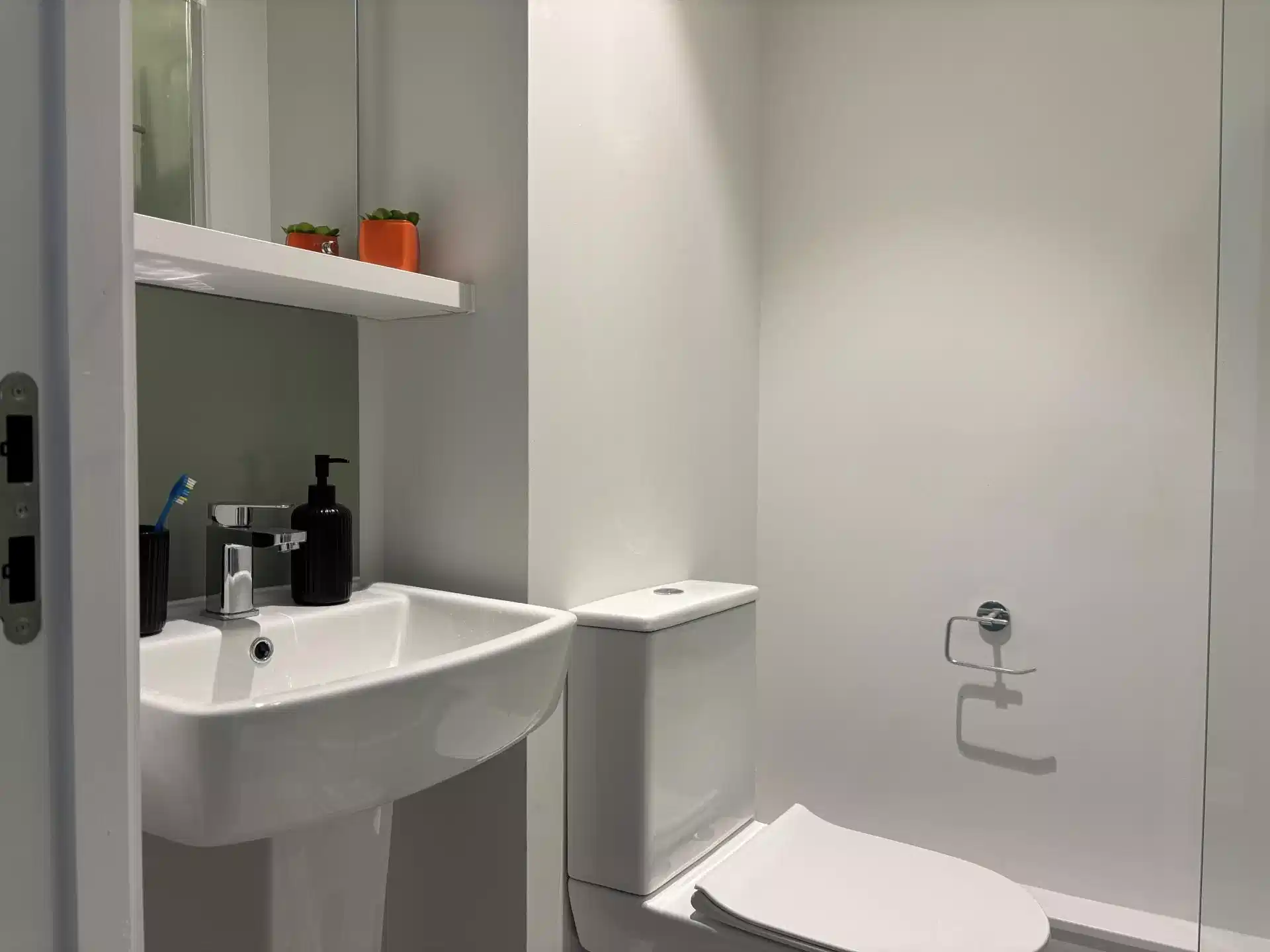 Studio - Bathroom
